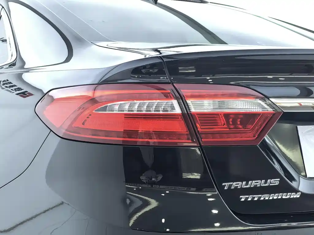 Ford Taurus 2019 — фото 30
