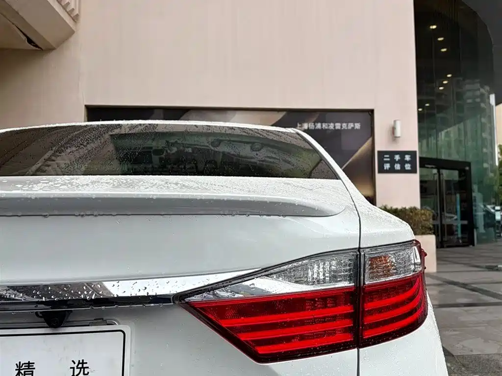 Lexus ES 2013 — фото 12