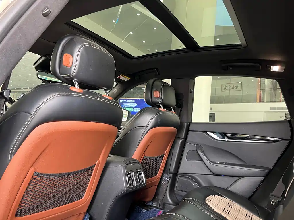 Maserati Levante 2018 — фото 10