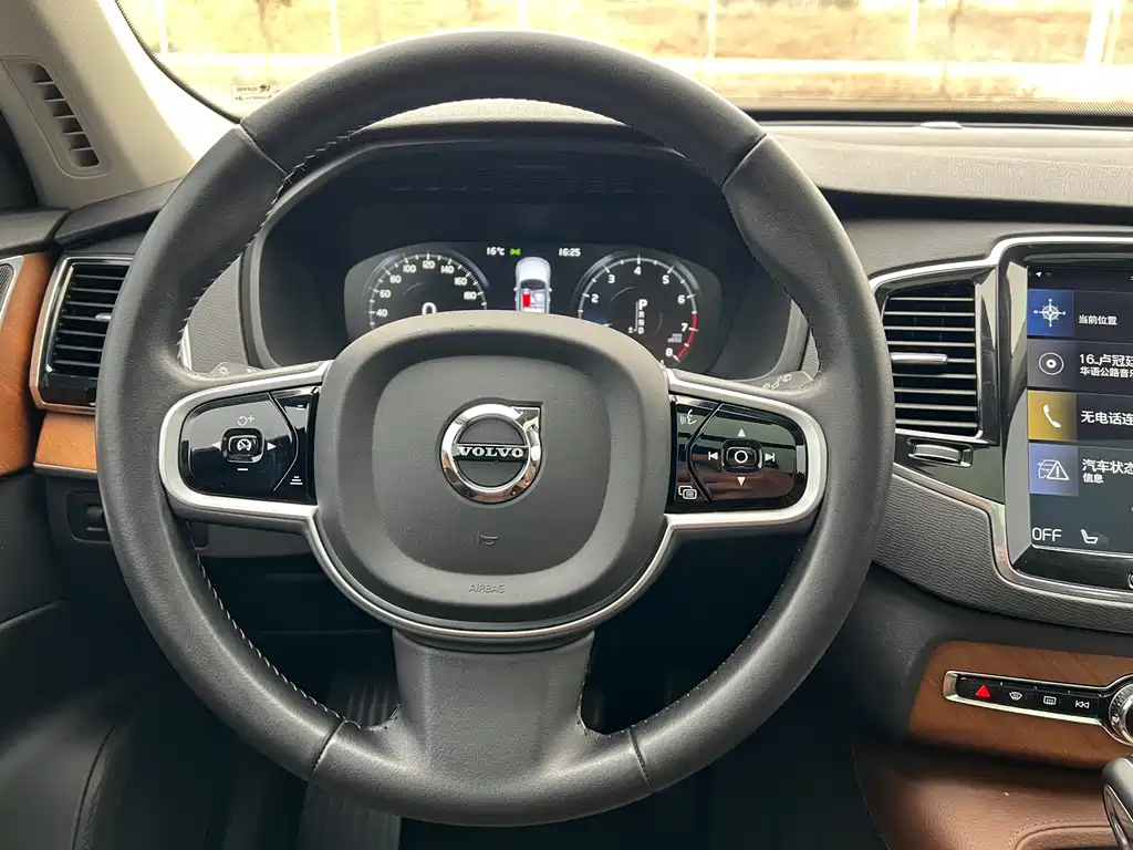 Volvo XC90 2019 — фото 13