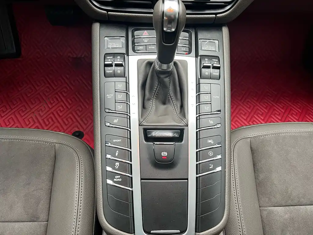 Porsche Macan 2019 — фото 19