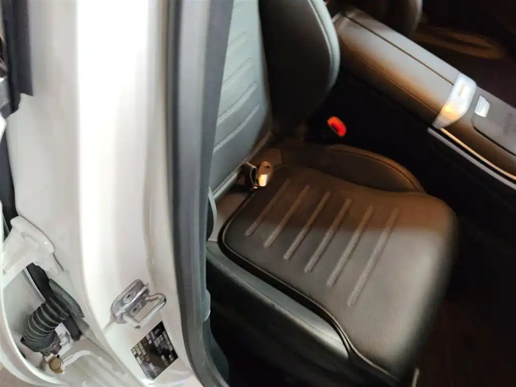 Mercedes-Benz C-Class 2024 — фото 25