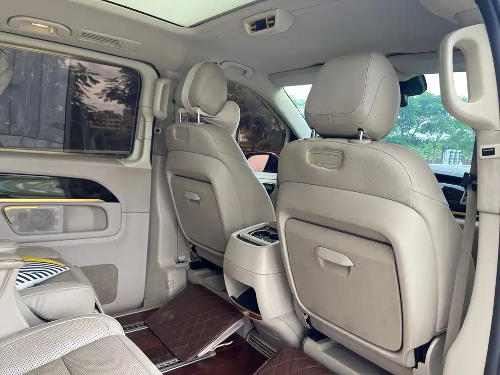 Mercedes-Benz V-Class 2017 — фото 12