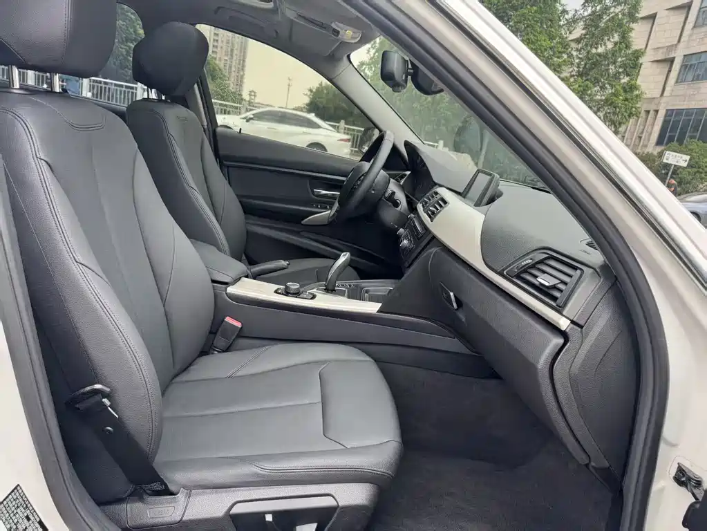 BMW 3 Series 2015 — фото 12
