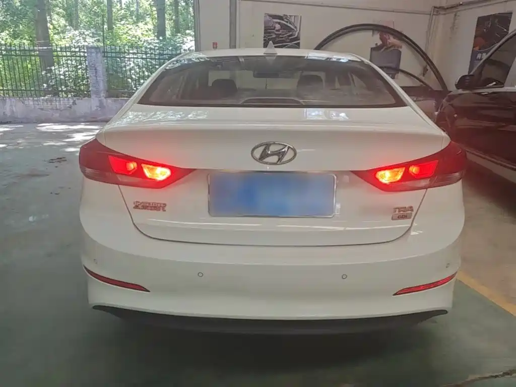 Hyundai Elantra 2018 — фото 6