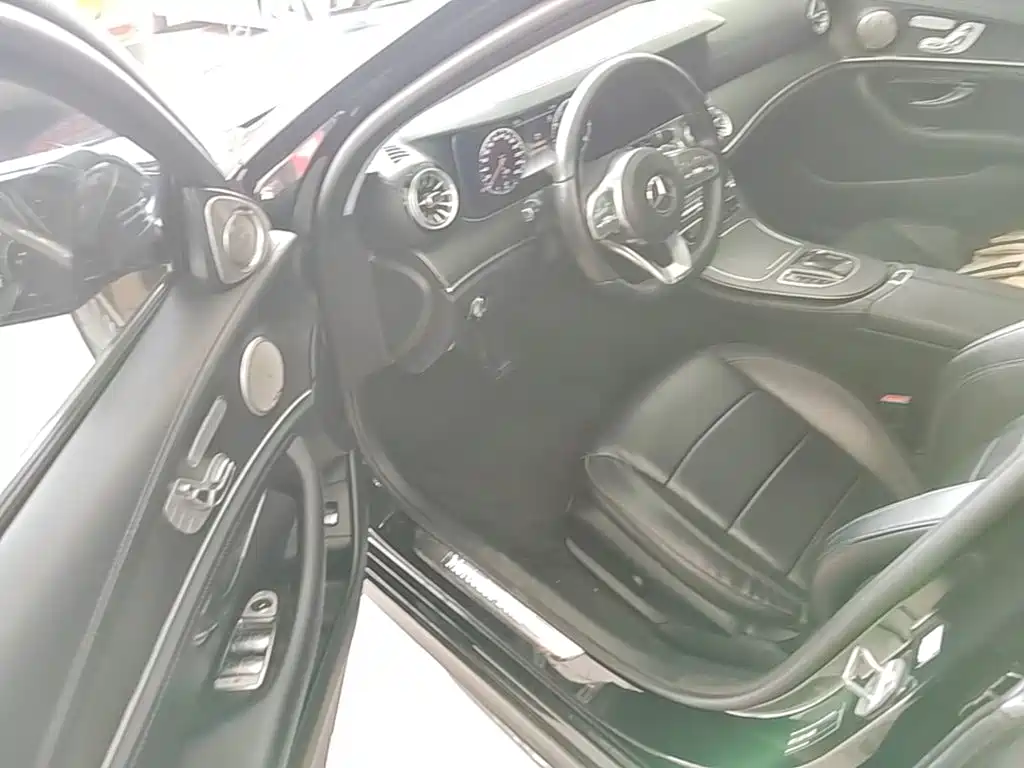 Mercedes-Benz E-Class 2019 — фото 16