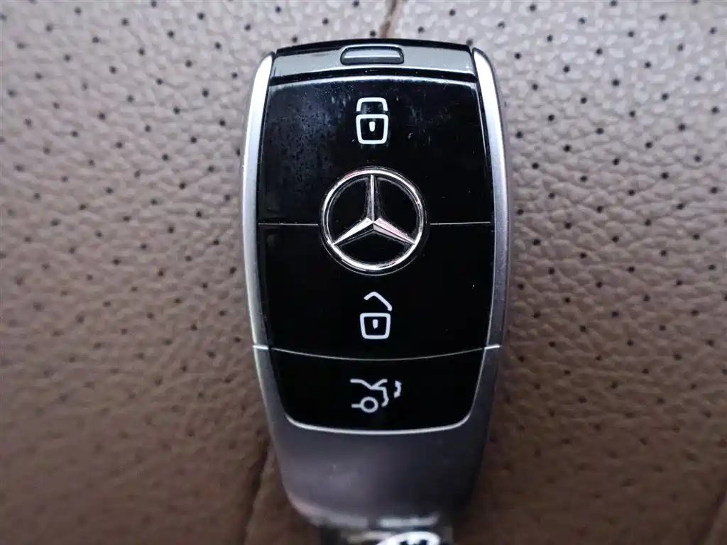 Mercedes-Benz E-Class 2021 — фото 25