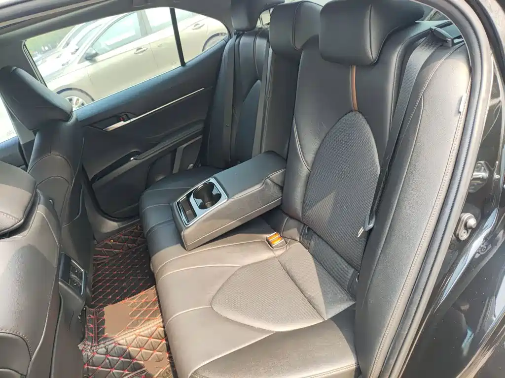 Toyota Camry 2023 — фото 13