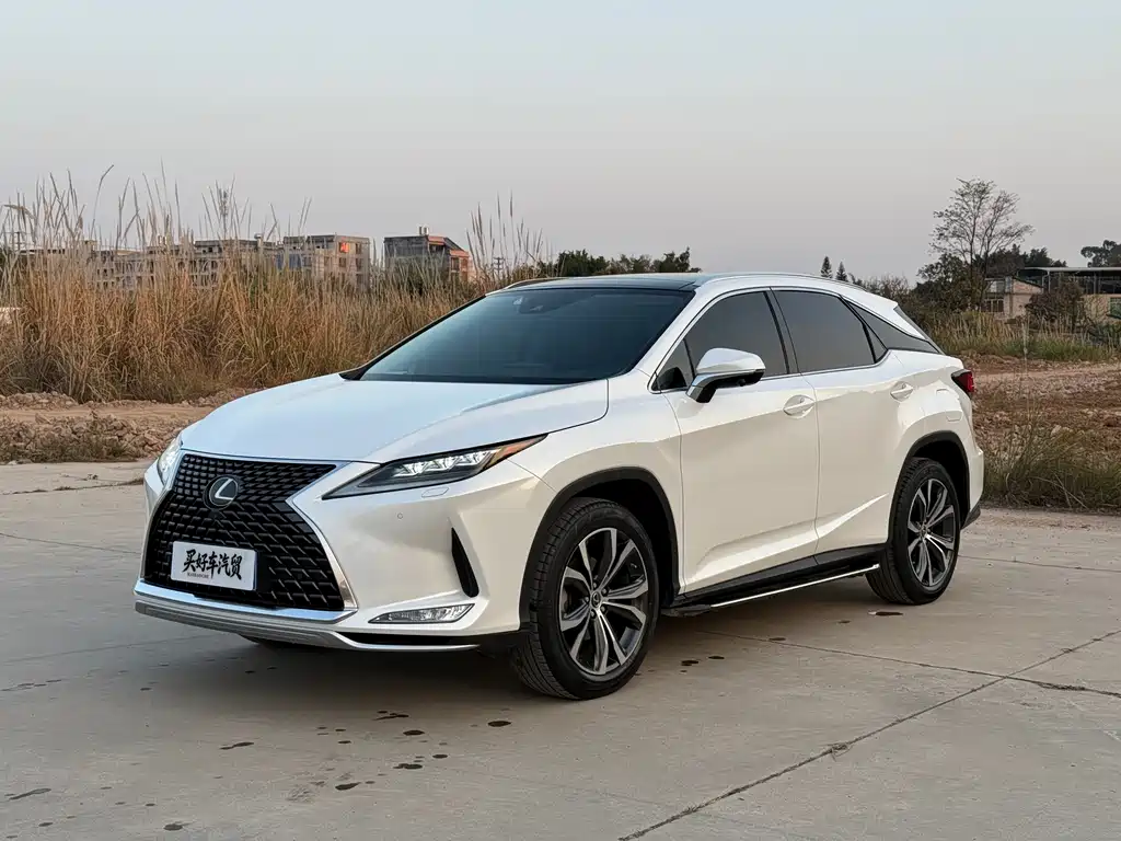 Lexus RX 2022 — фото 1