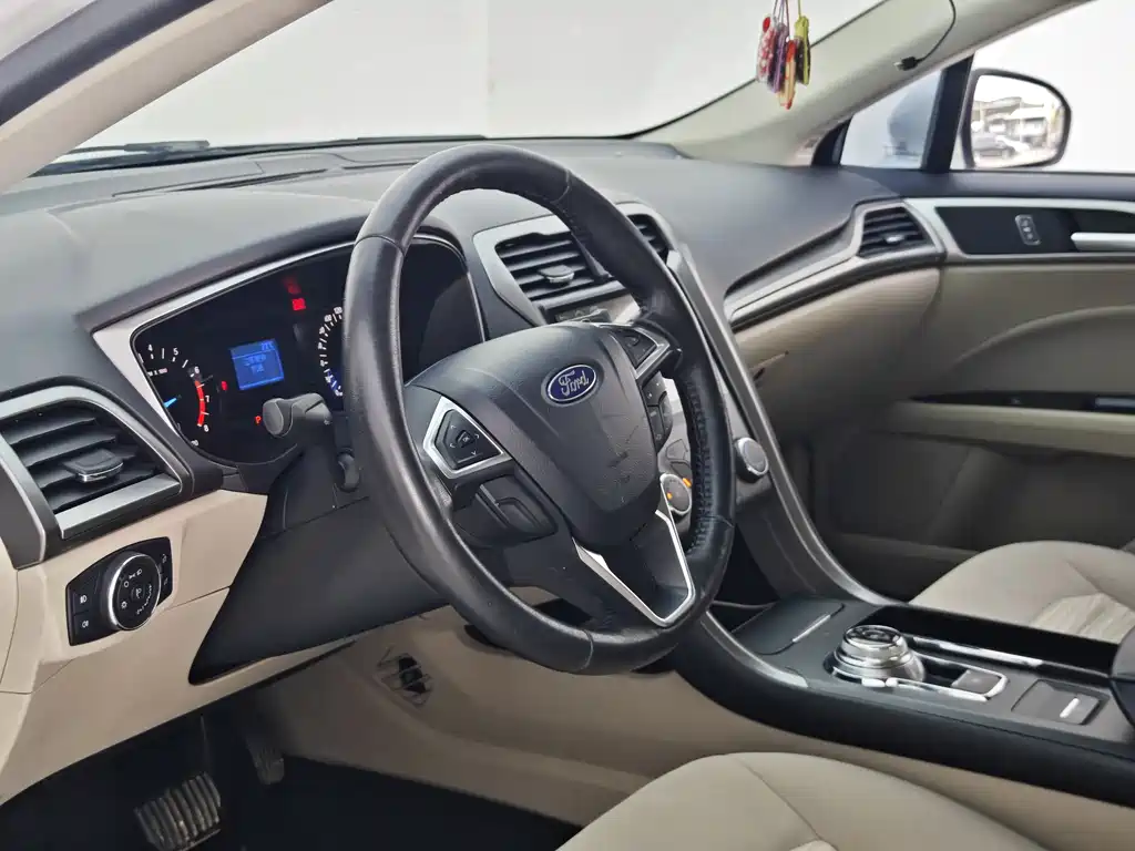 Ford Mondeo 2018 — фото 15