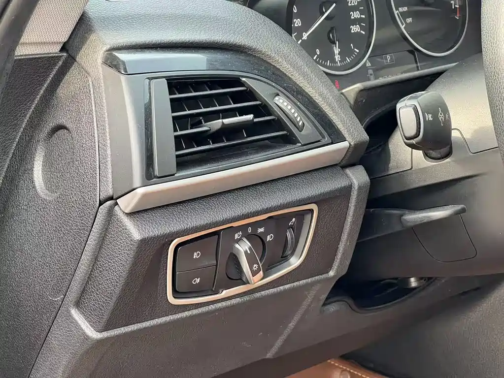 BMW 1 Series 2015 — фото 10