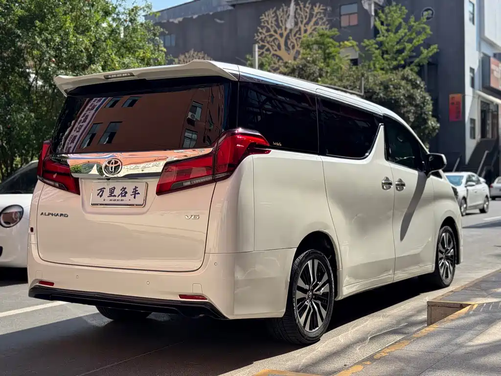 Toyota Alphard 2019 — фото 36