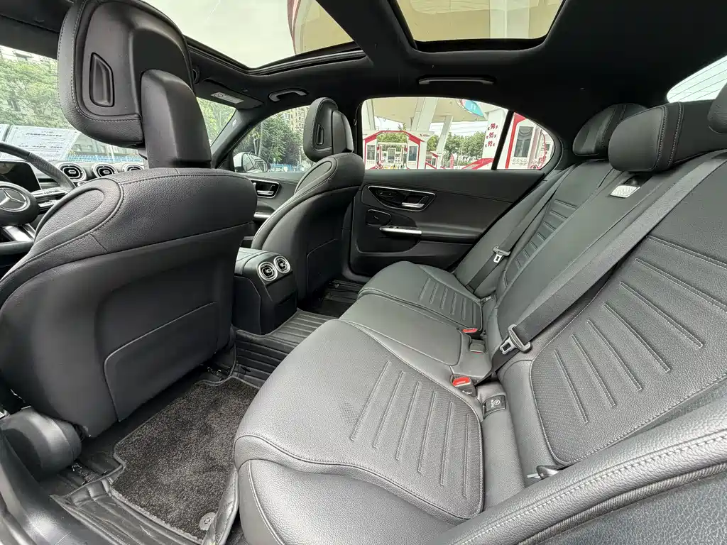 Mercedes-Benz C-Class 2024 — фото 10