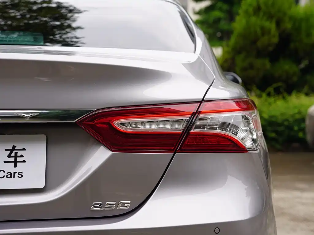 Toyota Camry 2023 — фото 6