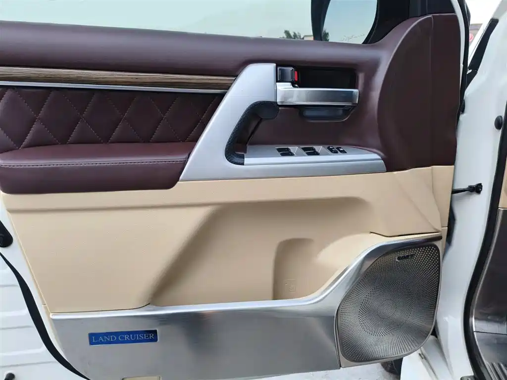 Toyota Land Cruiser 2016 — фото 7