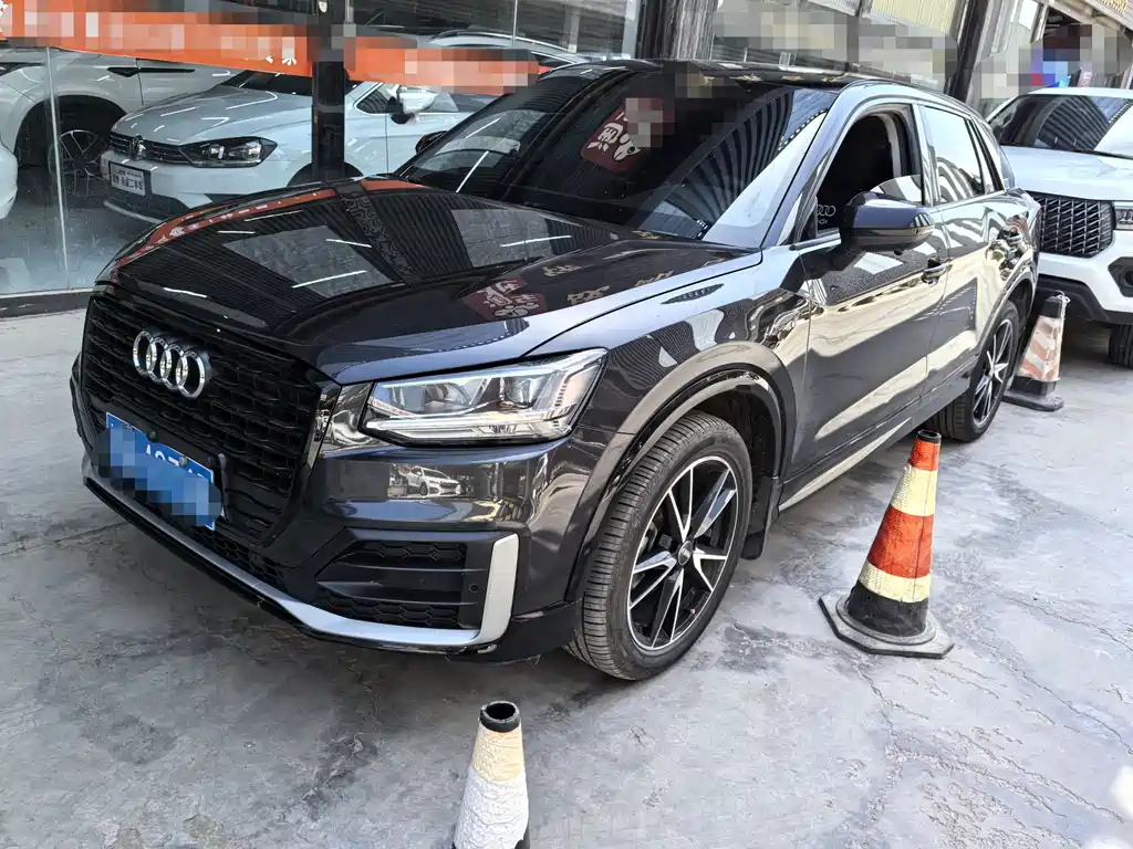Audi Q2L 2021 — фото 1