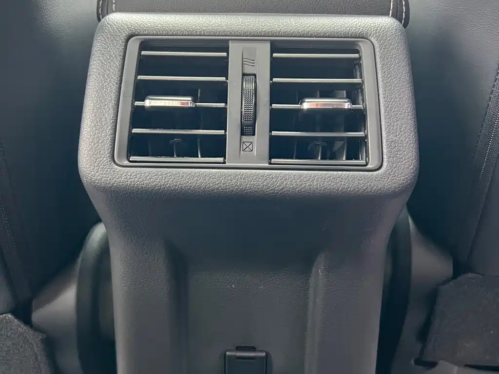 Mitsubishi Outlander 2023 — фото 18