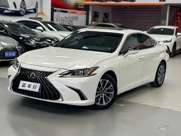 Lexus ES 2022