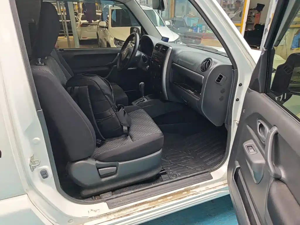 Suzuki Jimny 2018 — фото 25