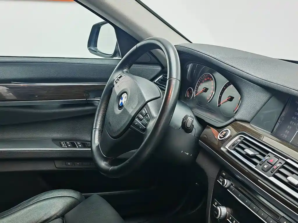 BMW 7 Series 2010 — фото 22