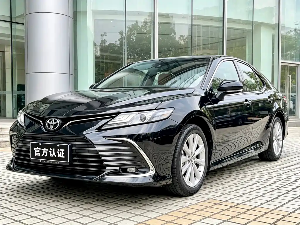 Toyota Camry 2022 — фото 1