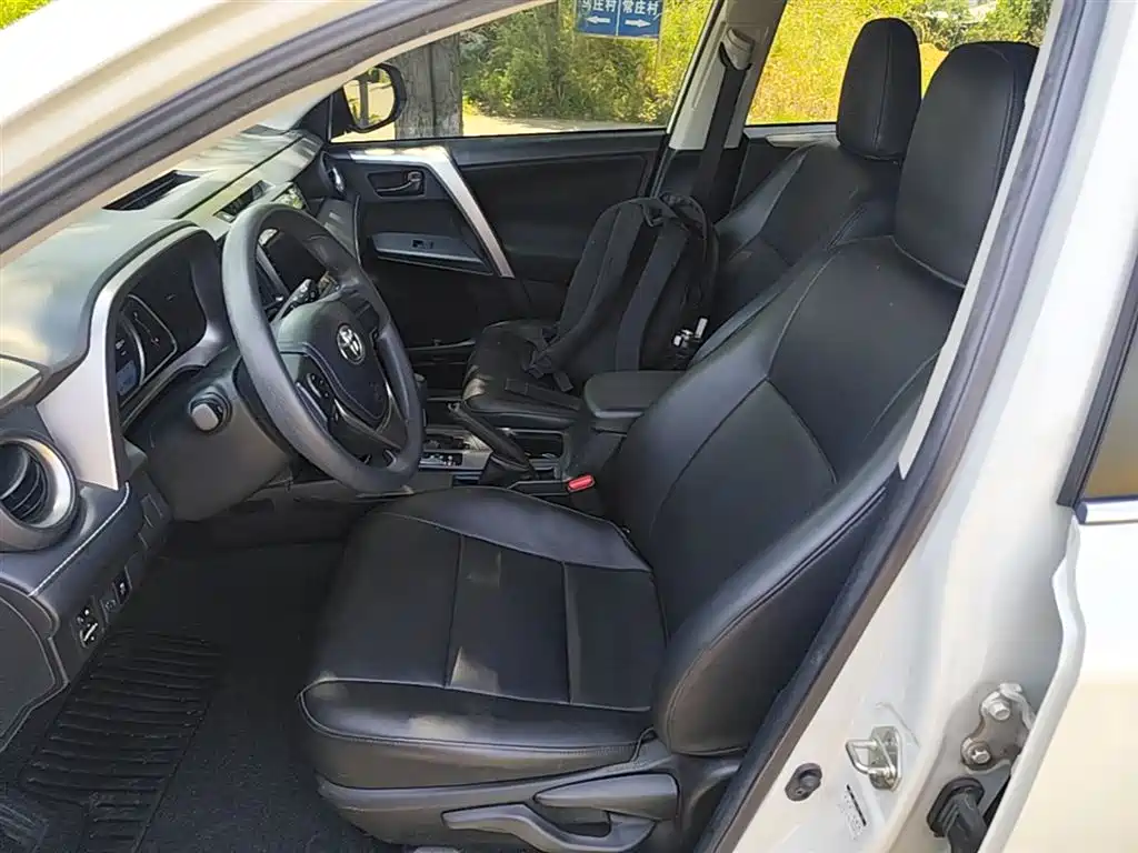 Toyota RAV4 2019 — фото 15