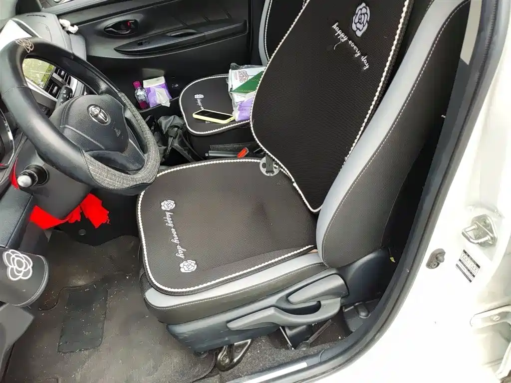 Toyota Yaris L 2020 — фото 8
