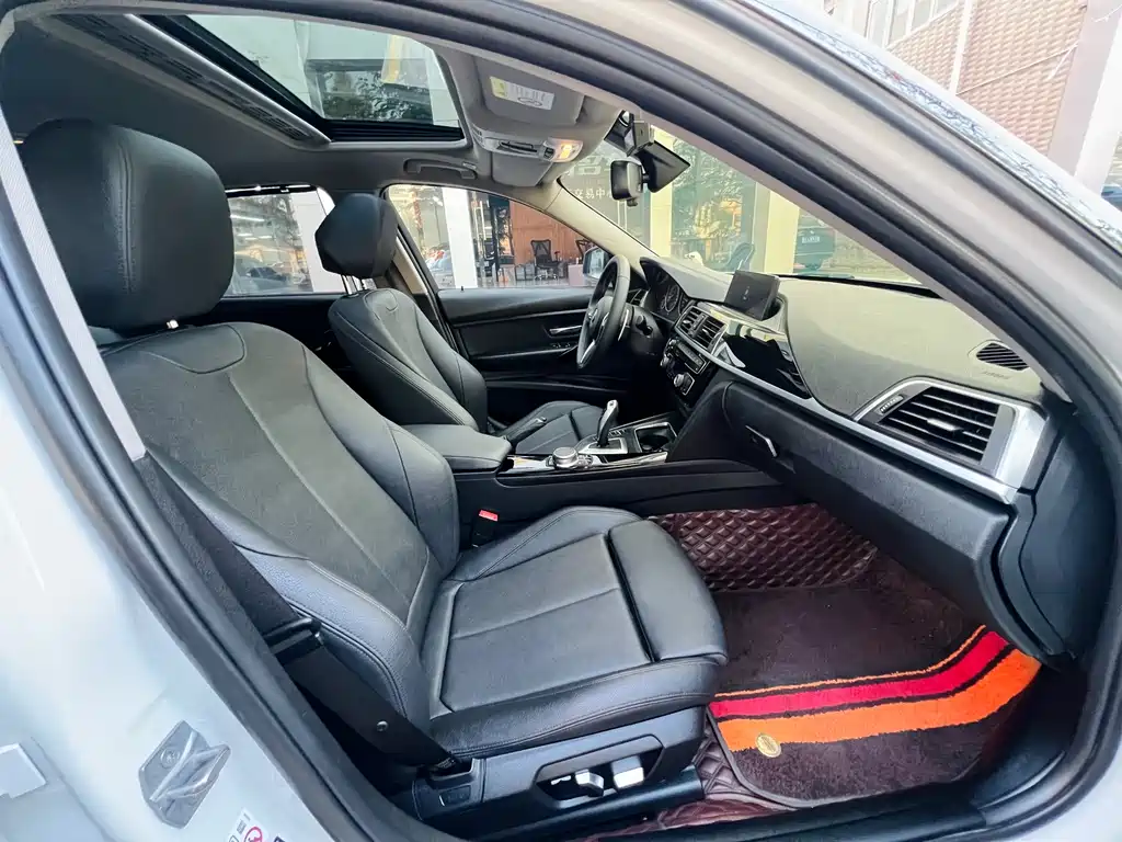 BMW 3 Series 2019 — фото 17