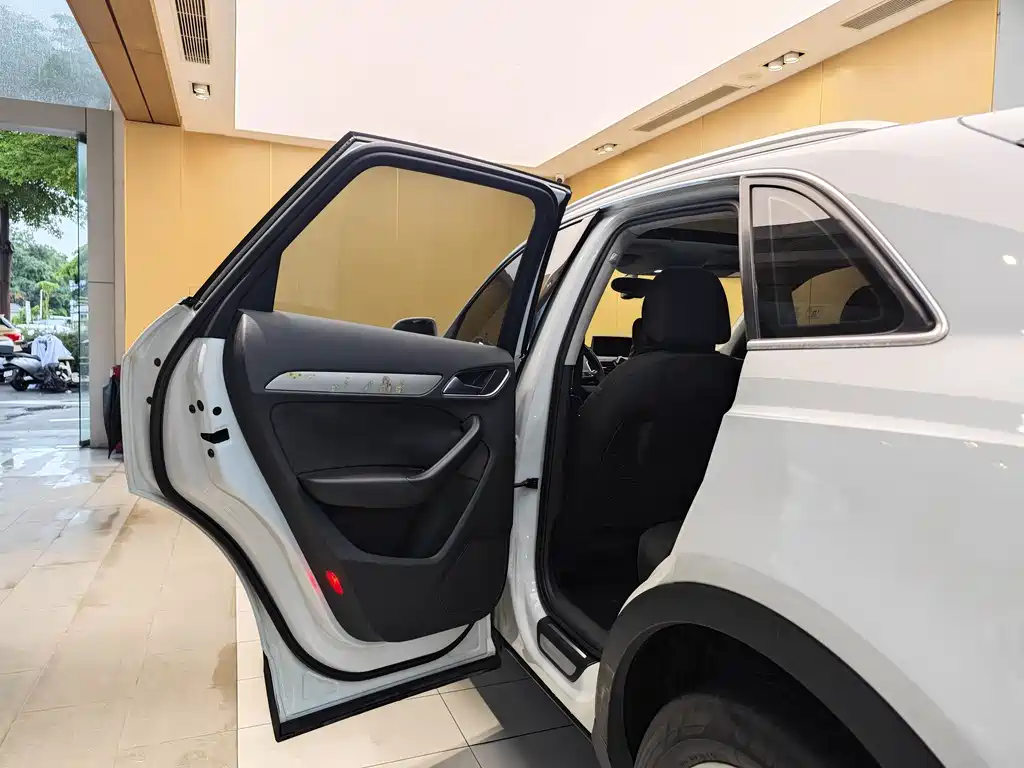 Audi Q3 2015 — фото 21