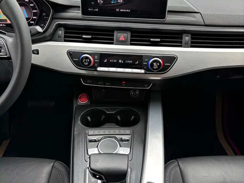 Audi A4L 2018 — фото 8
