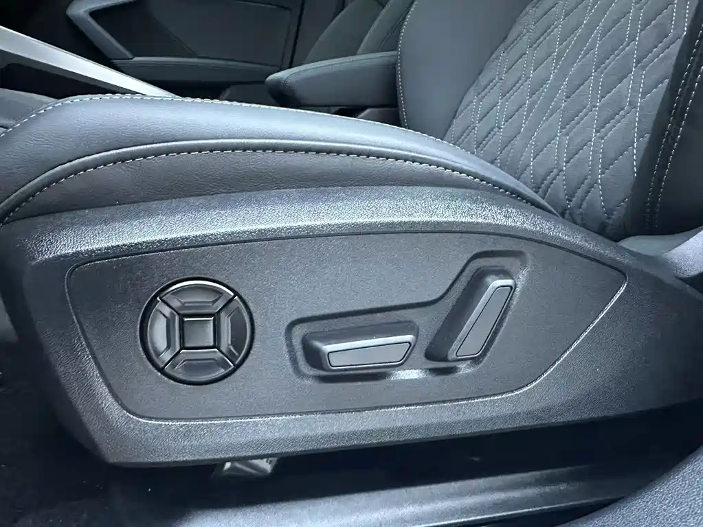 Audi A3 2023 — фото 11