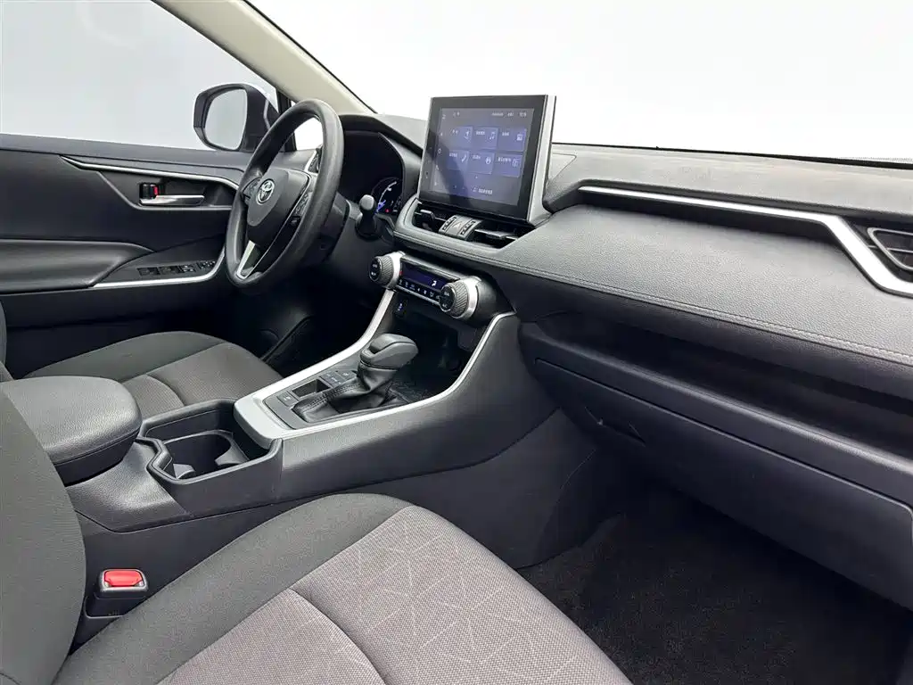 Toyota RAV4 2023 — фото 16