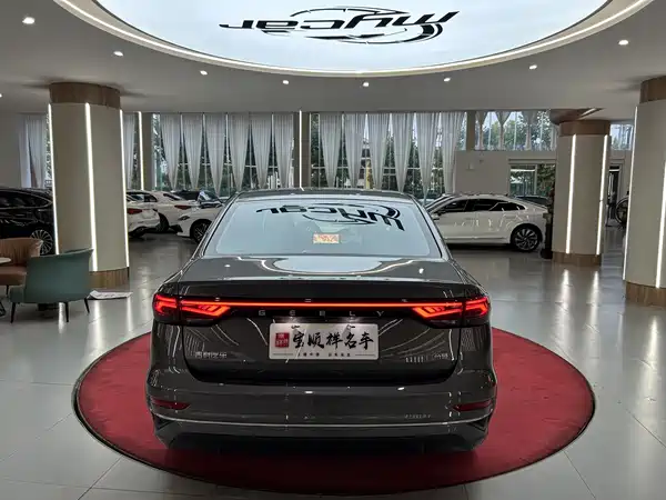 Geely Emgrand 2022