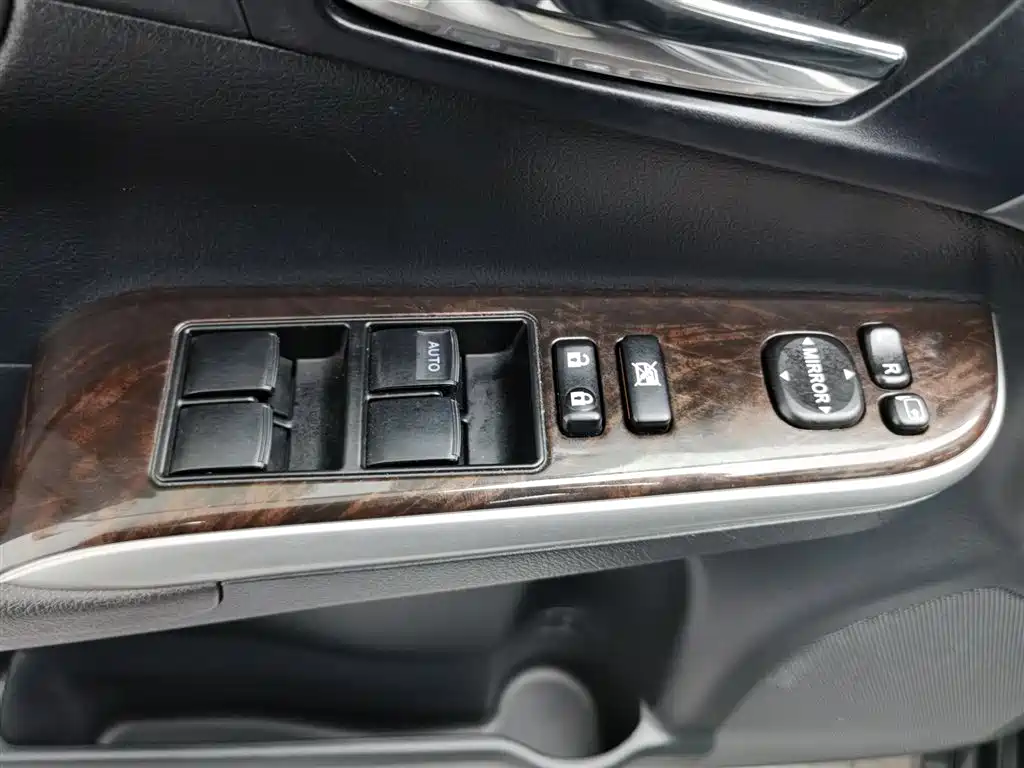 Toyota Camry 2017 — фото 9