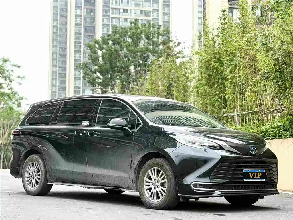 Toyota Sienna 2023 — фото 8