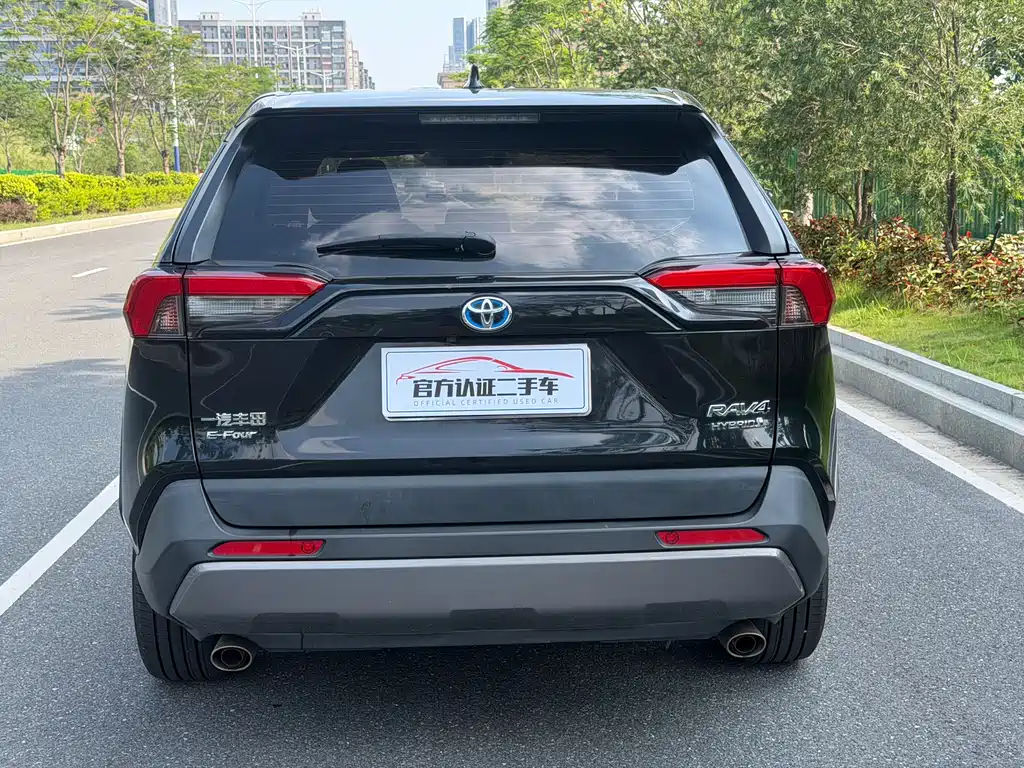 Toyota RAV4 2021 — фото 18