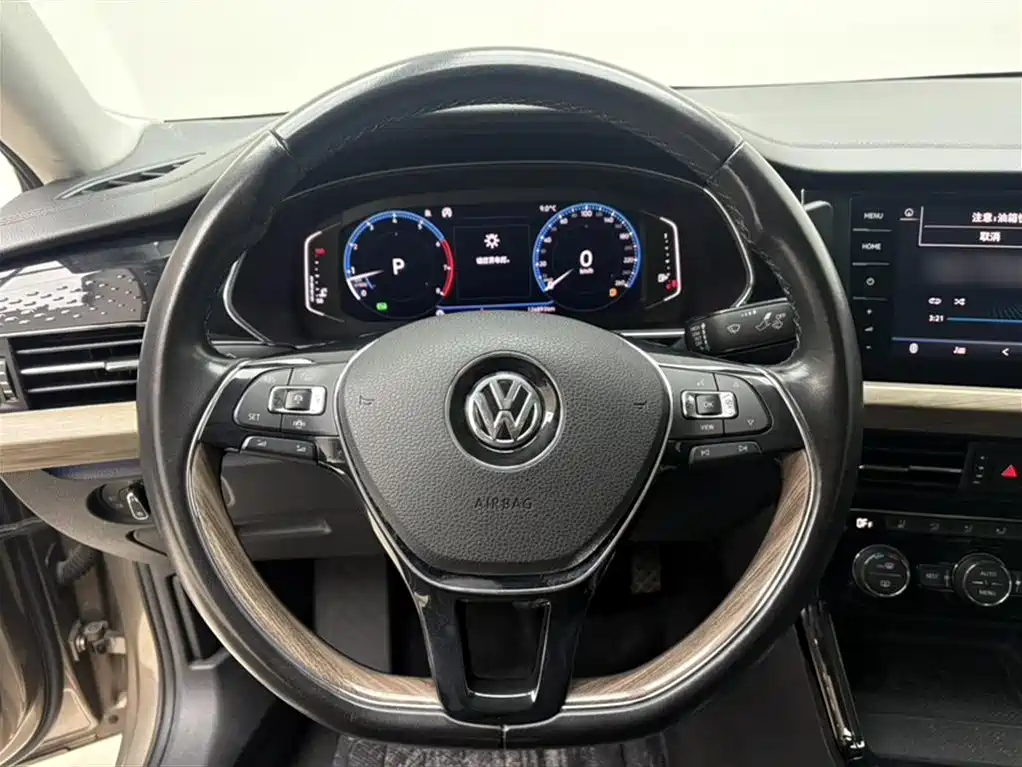 Volkswagen Passat 2019 — фото 16