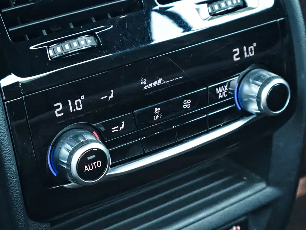 BMW 5 Series 2021 — фото 17