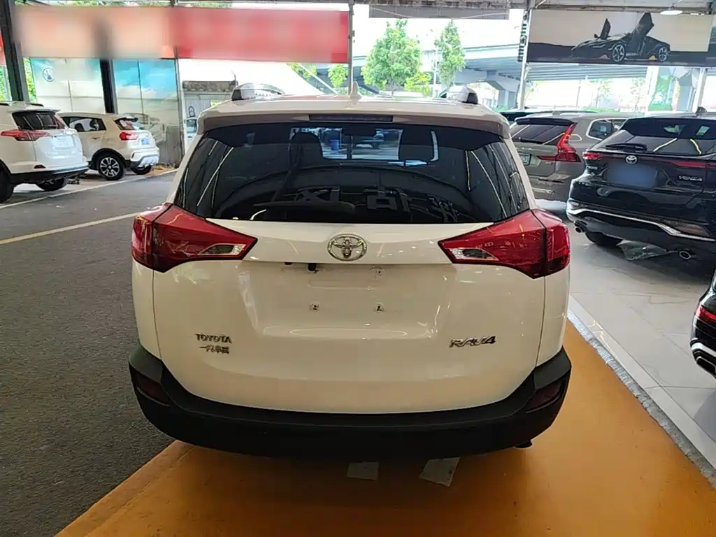 Toyota RAV4 2016 — фото 6