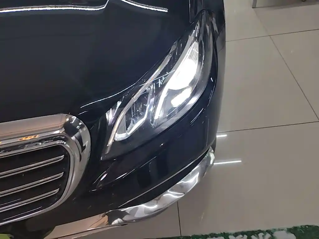 Mercedes-Benz E-Class 2019 — фото 24