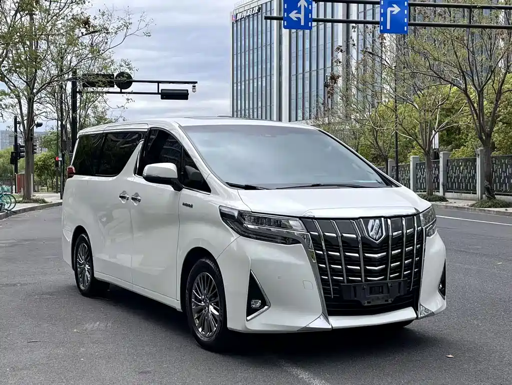Toyota Alphard 2023 — фото 3