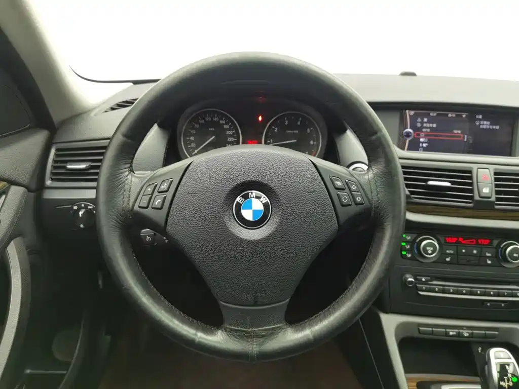 BMW X1 2012 — фото 11