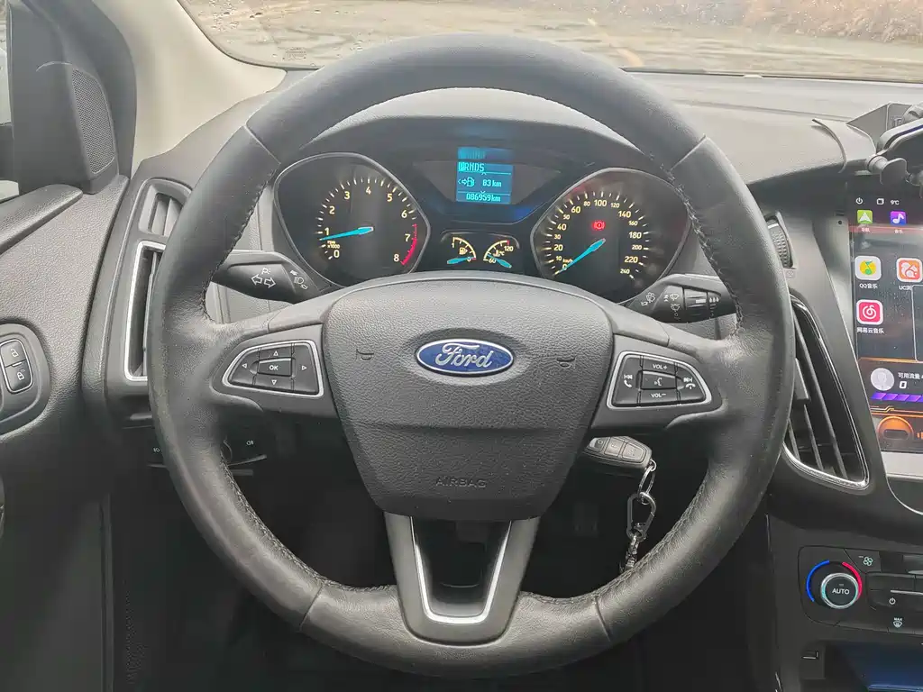 Ford Focus 2017 — фото 12