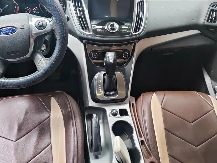 Ford Kuga 2016 — фото 16