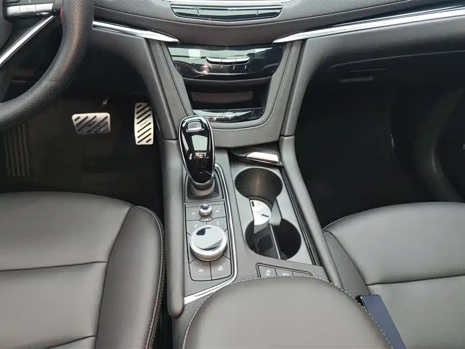 Cadillac XT6 2020 — фото 16