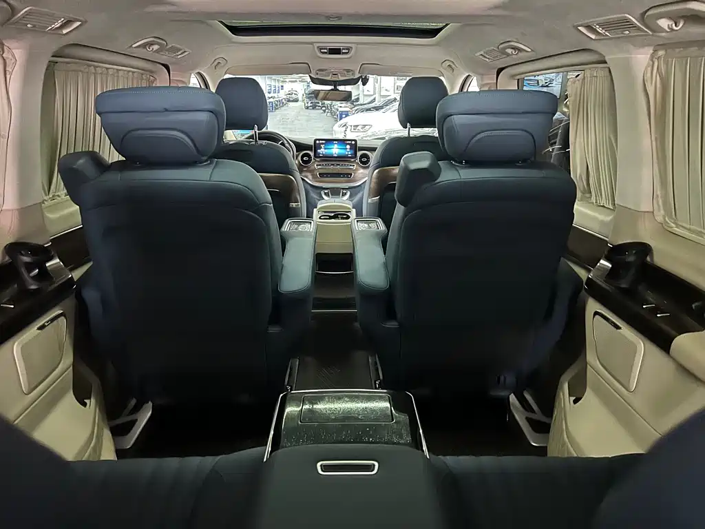 Mercedes-Benz V-Class 2023 — фото 14