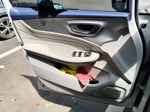 Roewe iMAX8 2023
