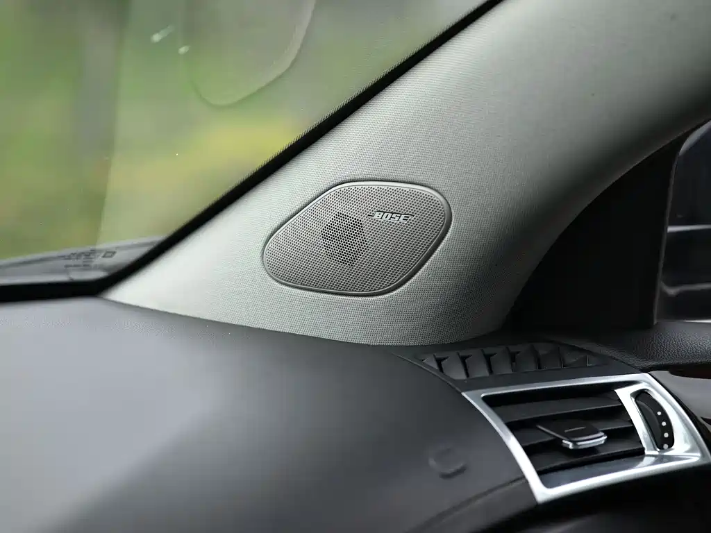Cadillac SRX 2013 — фото 15