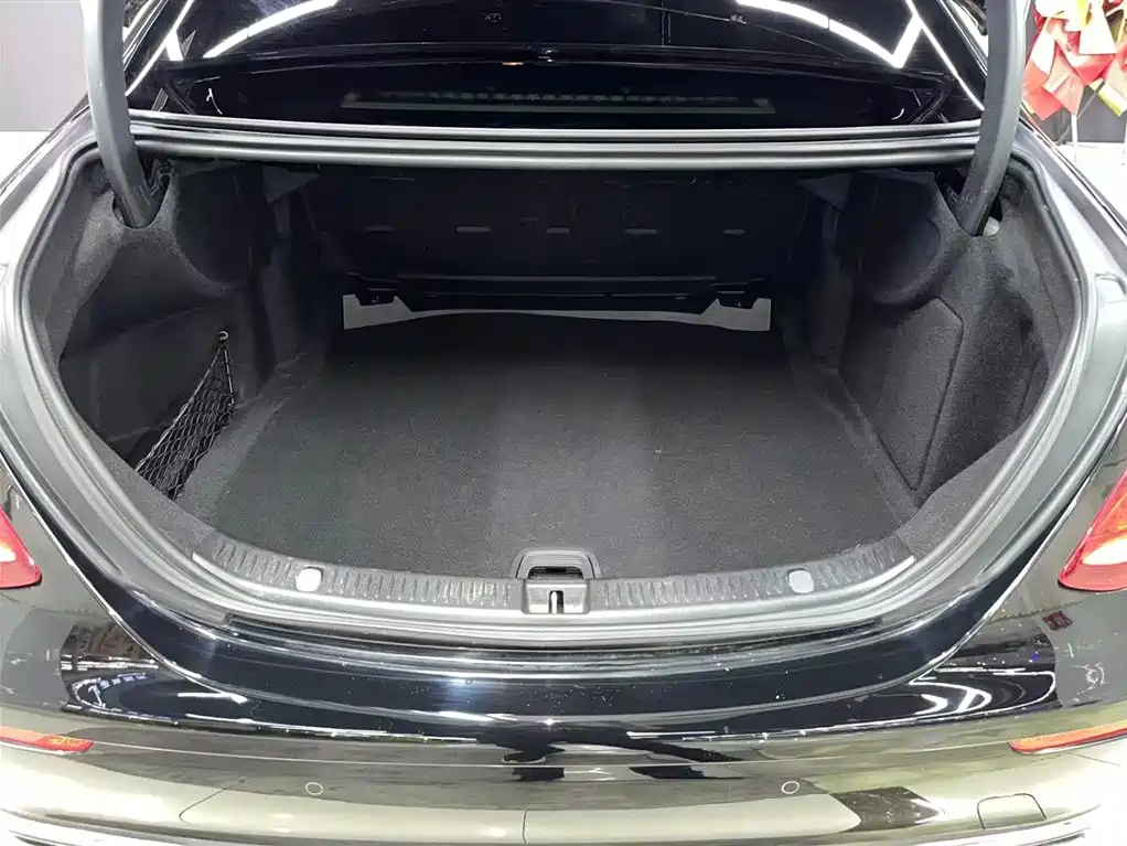 Mercedes-Benz E-Class 2019 — фото 12