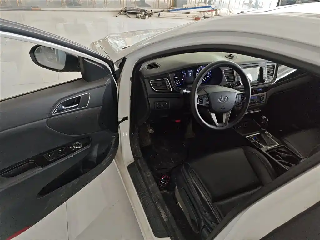Hyundai Mistra 2015 — фото 16